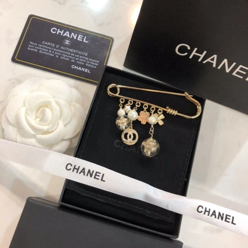 Chanel Brooches Cozy 226440