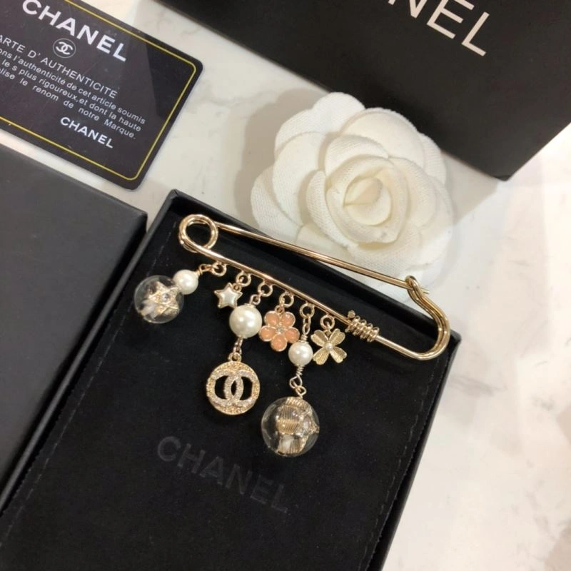Chanel Brooches Cozy 226440