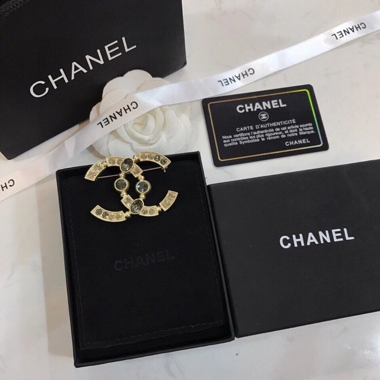 Comfortable Chanel Brooches 226390