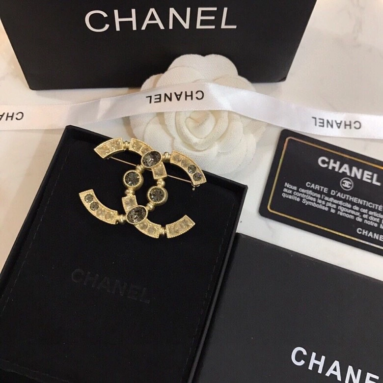 Comfortable Chanel Brooches 226390
