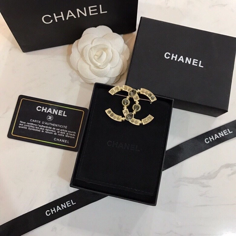 Comfortable Chanel Brooches 226390