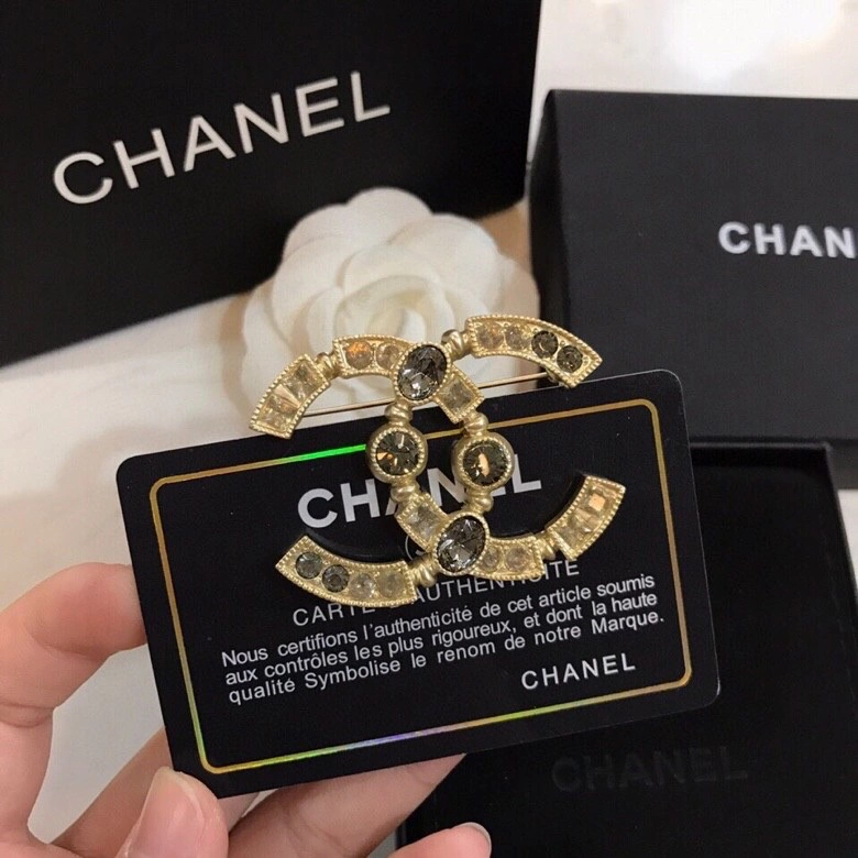 Comfortable Chanel Brooches 226390