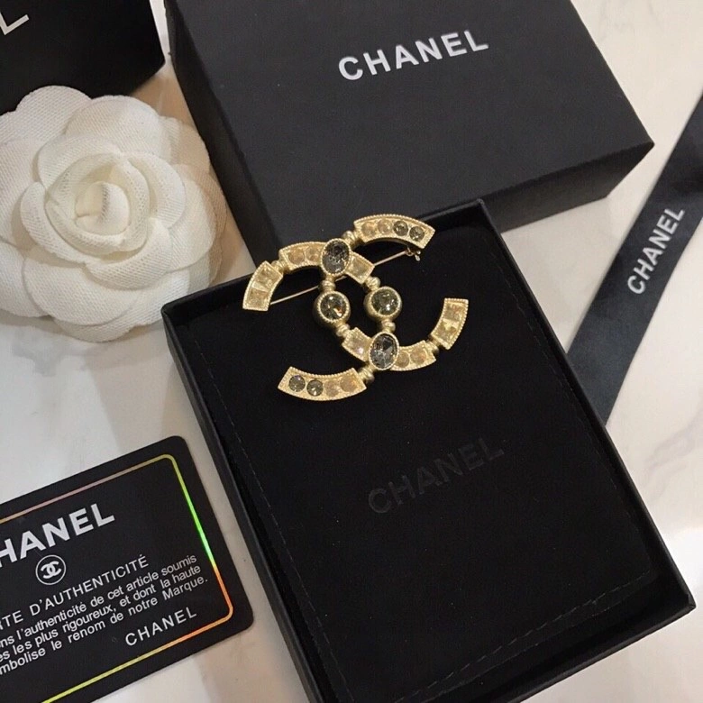 Comfortable Chanel Brooches 226390