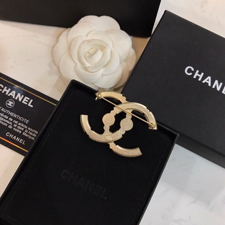 Comfortable Chanel Brooches 226390