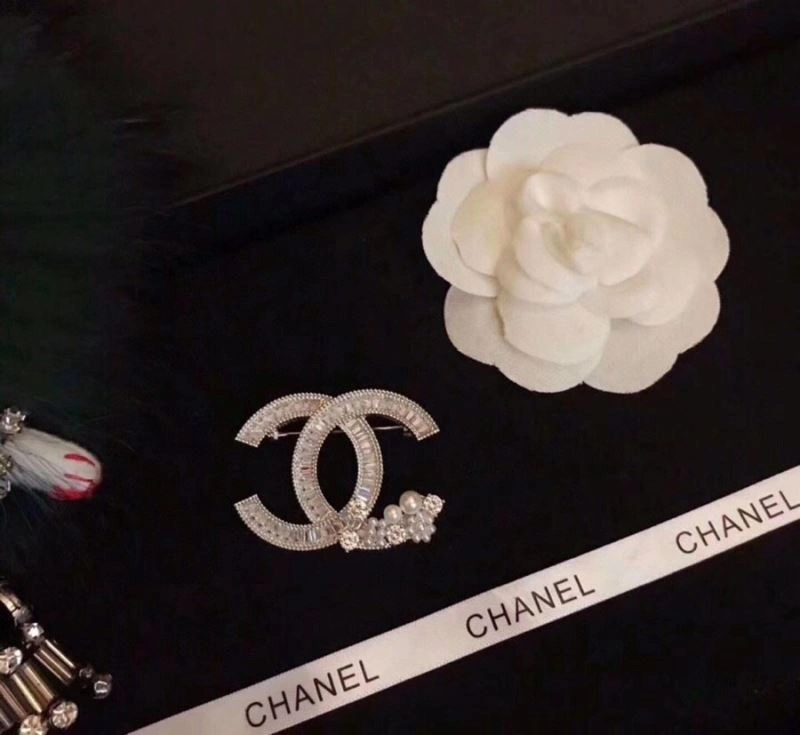 Chanel Brooches Durable 226381