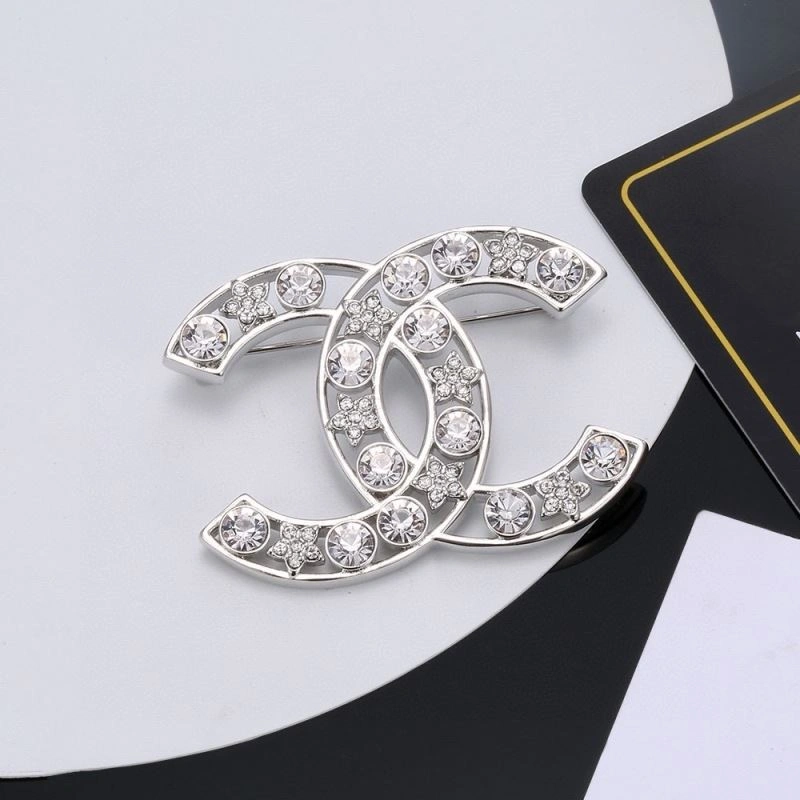 ZipUp Chanel Brooches 226383