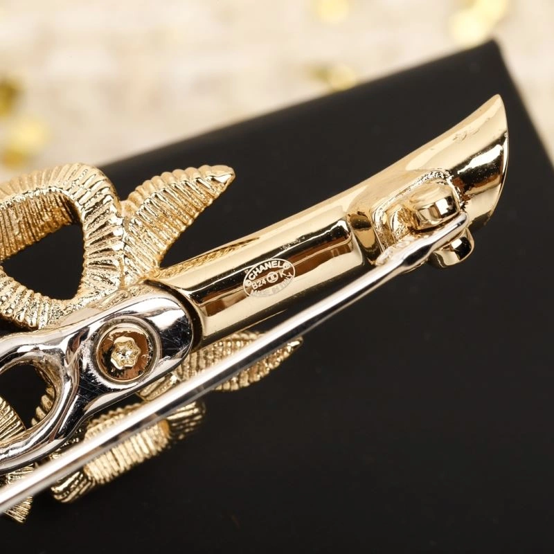 Chanel Brooches Trendsetting 226420