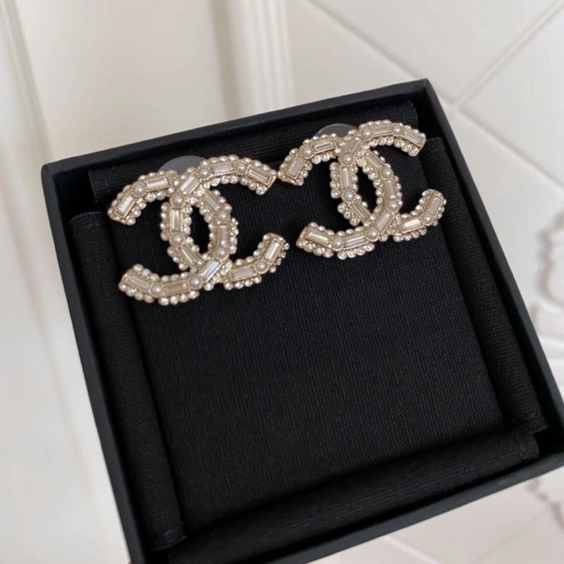Affordable Chanel Brooches 226382
