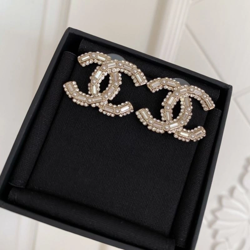 Affordable Chanel Brooches 226382
