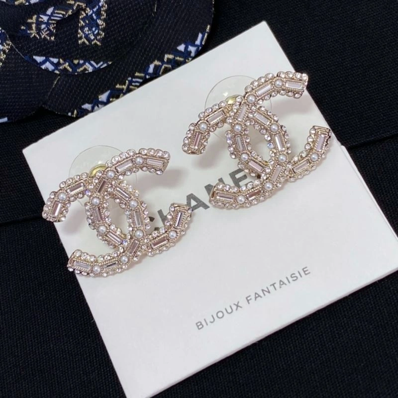 Affordable Chanel Brooches 226382