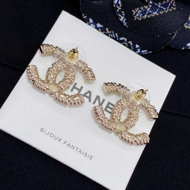 Affordable Chanel Brooches 226382