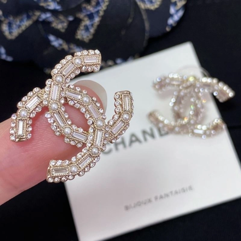 Affordable Chanel Brooches 226382