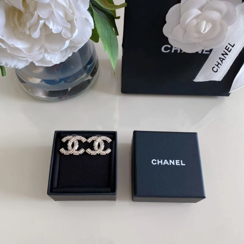 Affordable Chanel Brooches 226382
