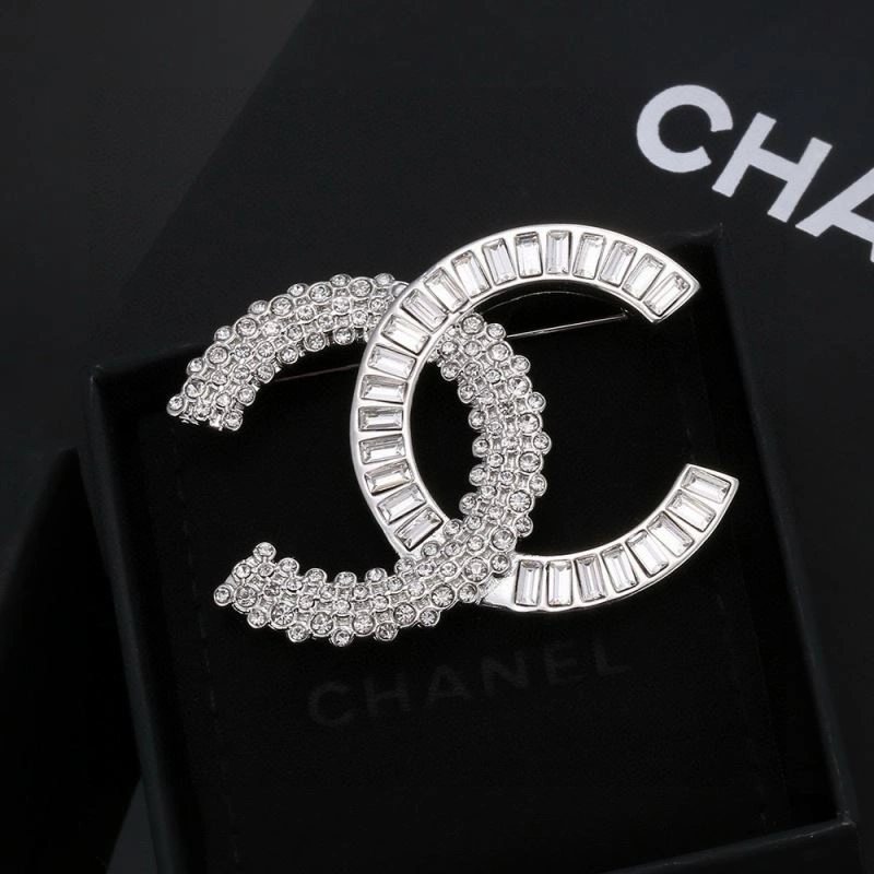 Affordable Chanel Brooches 226378