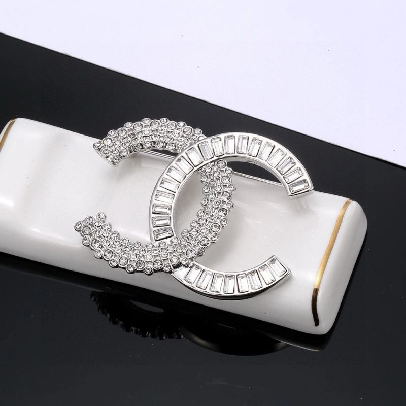 Affordable Chanel Brooches 226378