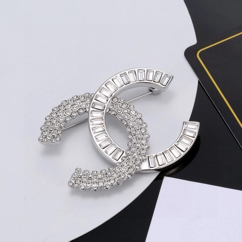 Affordable Chanel Brooches 226378