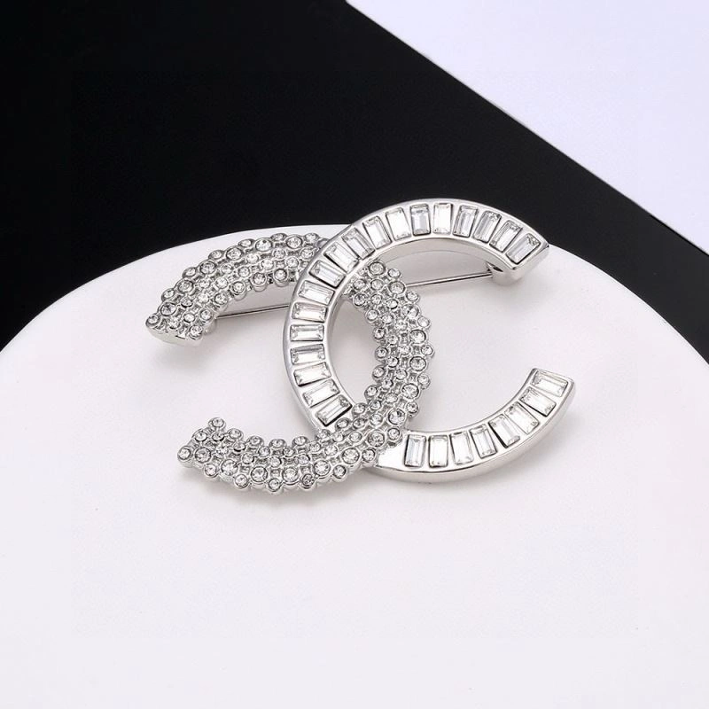 Affordable Chanel Brooches 226378