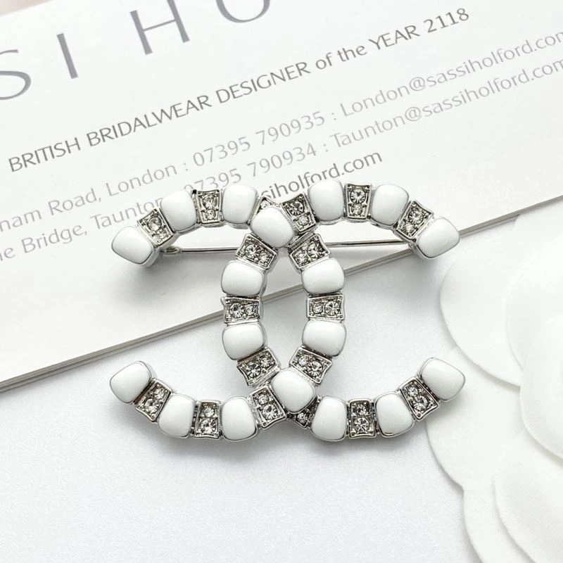 Colorful Chanel Brooches 226364
