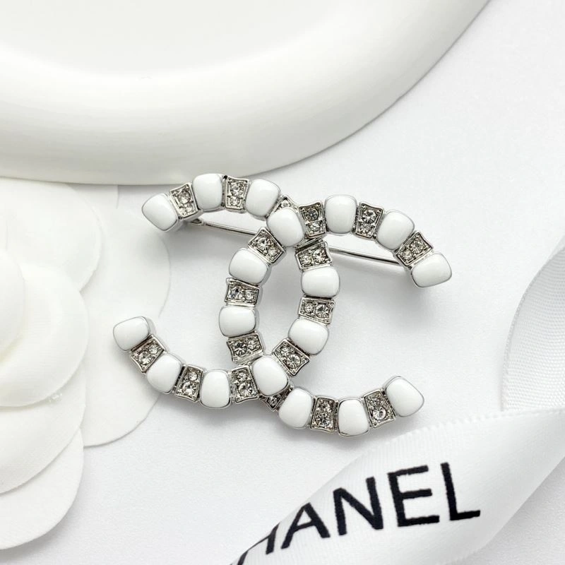Colorful Chanel Brooches 226364