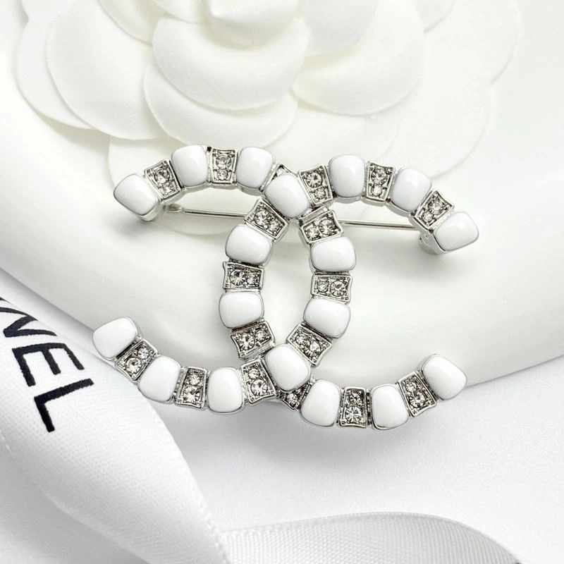 Colorful Chanel Brooches 226364