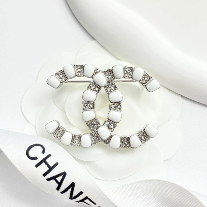 Colorful Chanel Brooches 226364