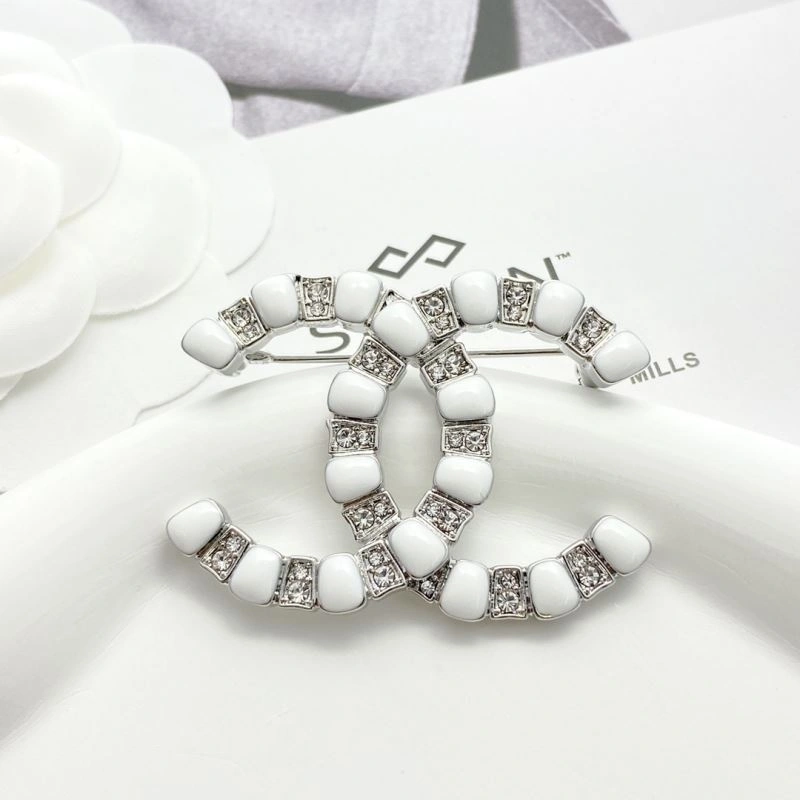 Colorful Chanel Brooches 226364