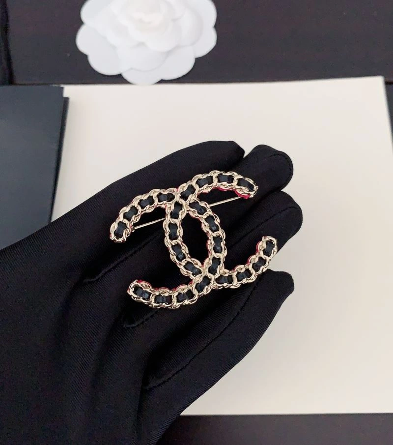 Cozy Chanel Brooches 226373