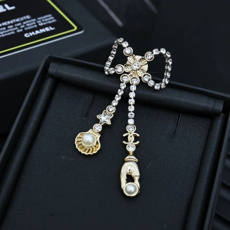 Sleek Chanel Brooches 226396