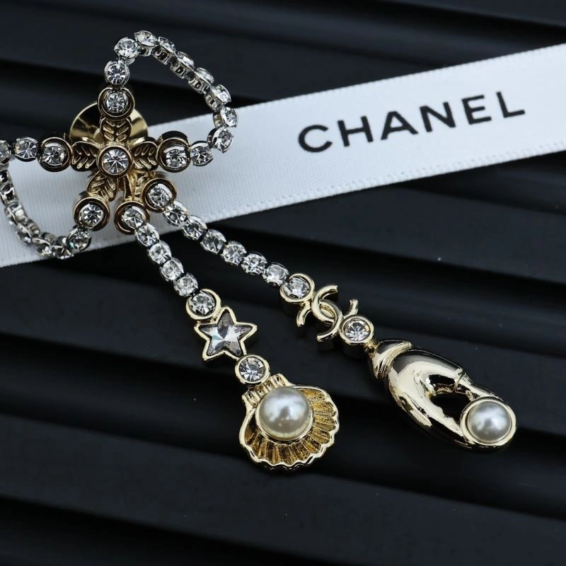 Sleek Chanel Brooches 226396