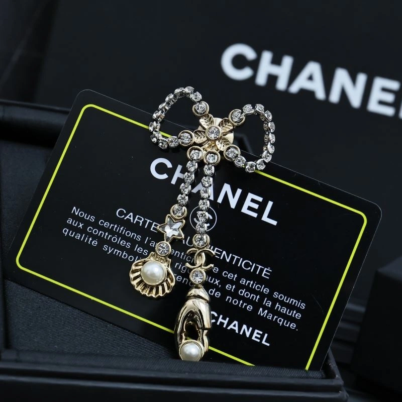 Sleek Chanel Brooches 226396