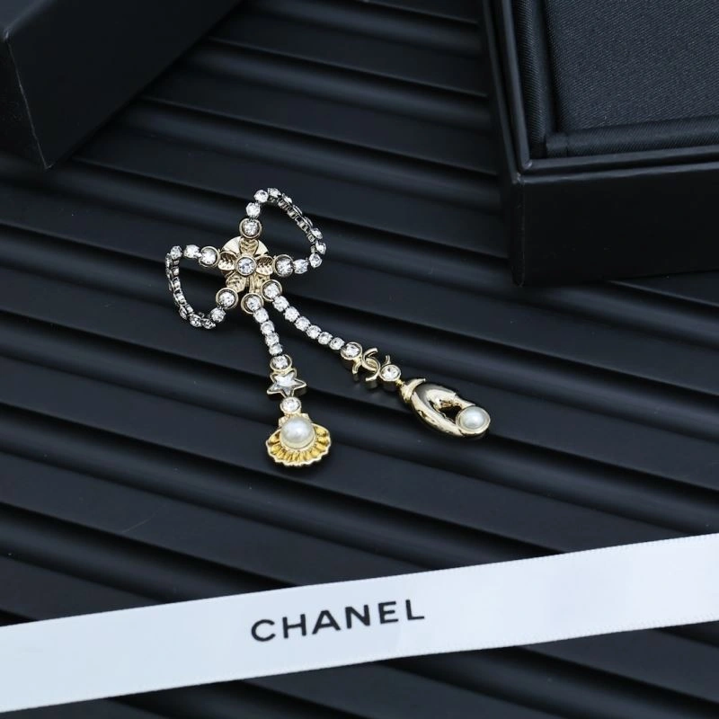 Sleek Chanel Brooches 226396