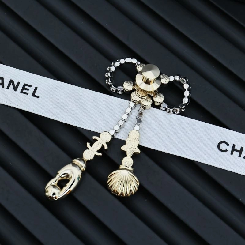 Sleek Chanel Brooches 226396