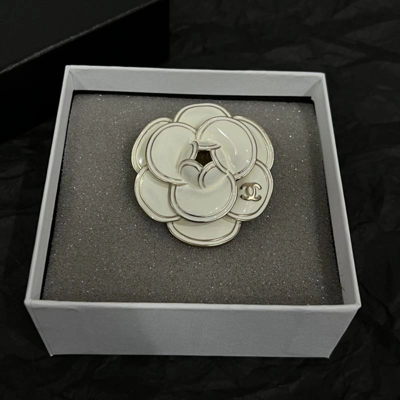 Durable Chanel Brooches 226347