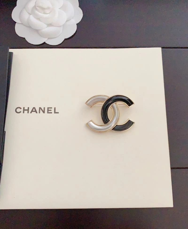 ZipUp Chanel Brooches 226360