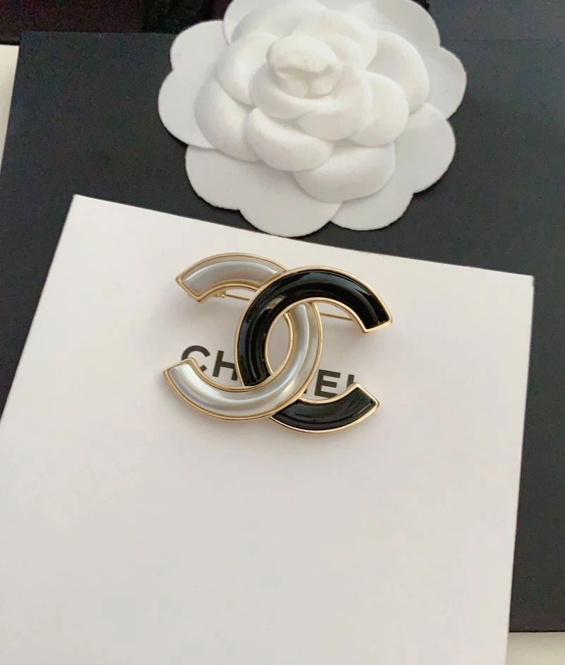 ZipUp Chanel Brooches 226360
