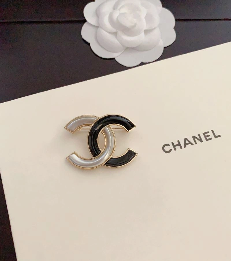 ZipUp Chanel Brooches 226360