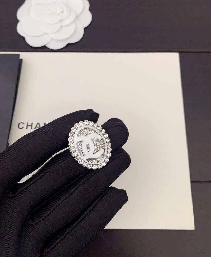 Flexible Chanel Brooches 226401