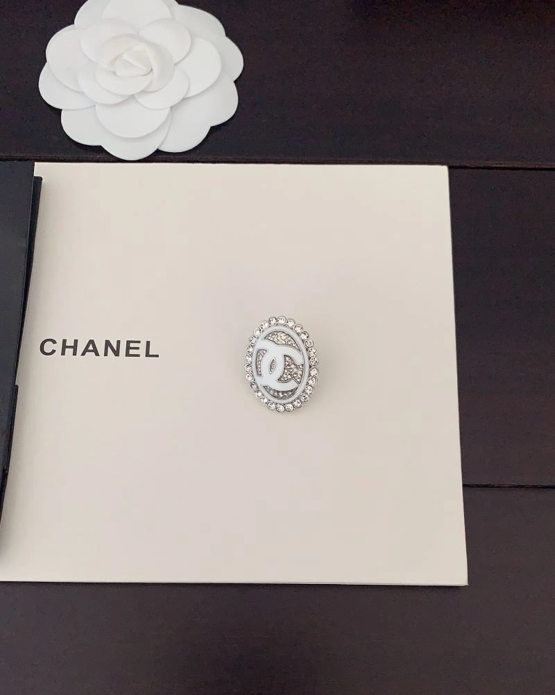Flexible Chanel Brooches 226401
