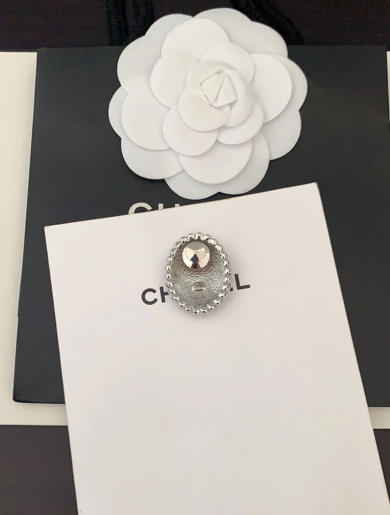 Flexible Chanel Brooches 226401