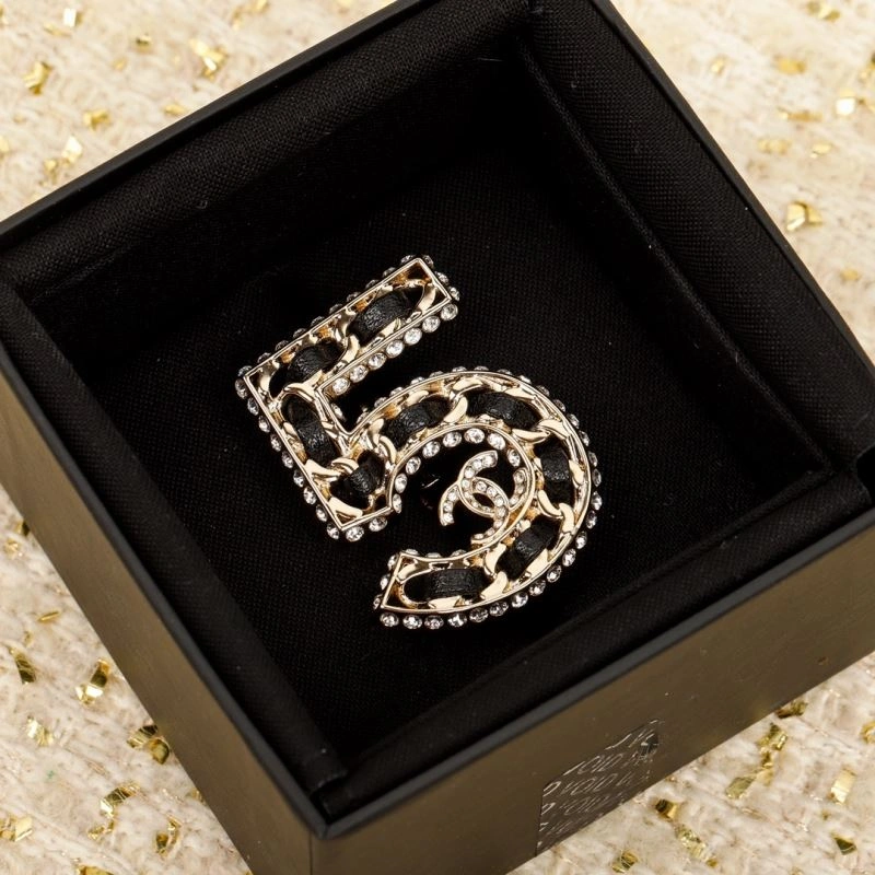 Unisex Chanel Brooches 226406