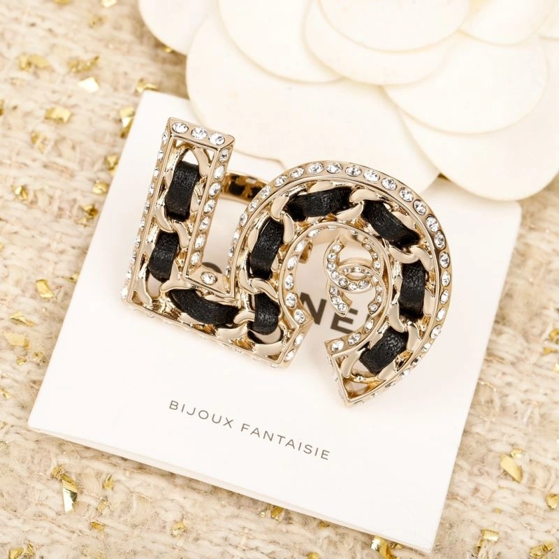 Unisex Chanel Brooches 226406