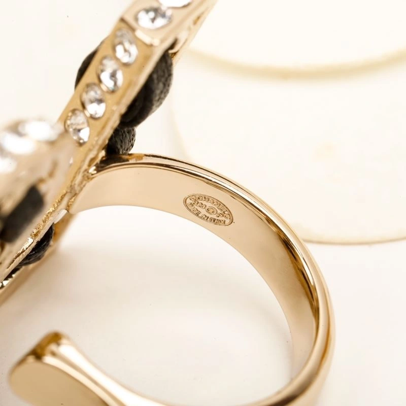 Unisex Chanel Brooches 226406