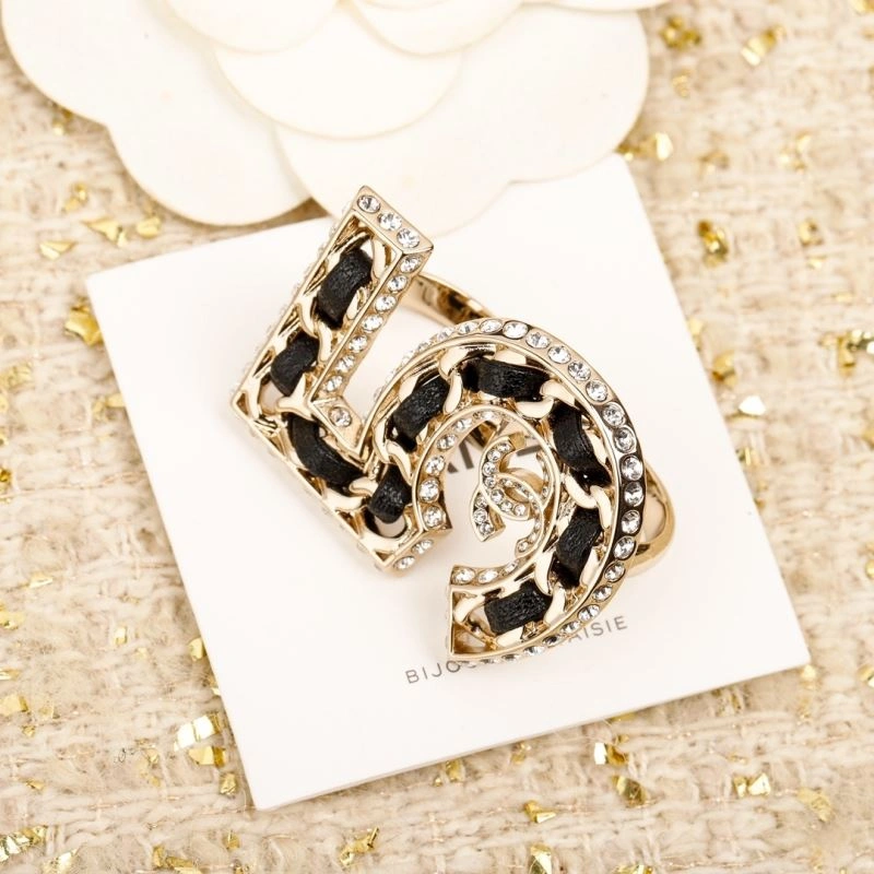 Unisex Chanel Brooches 226406