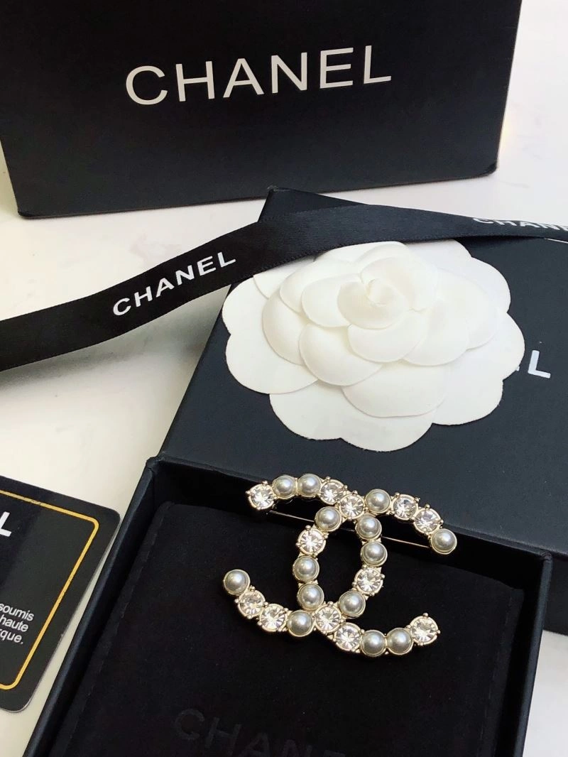 SmoothTexture Chanel Brooches 226335