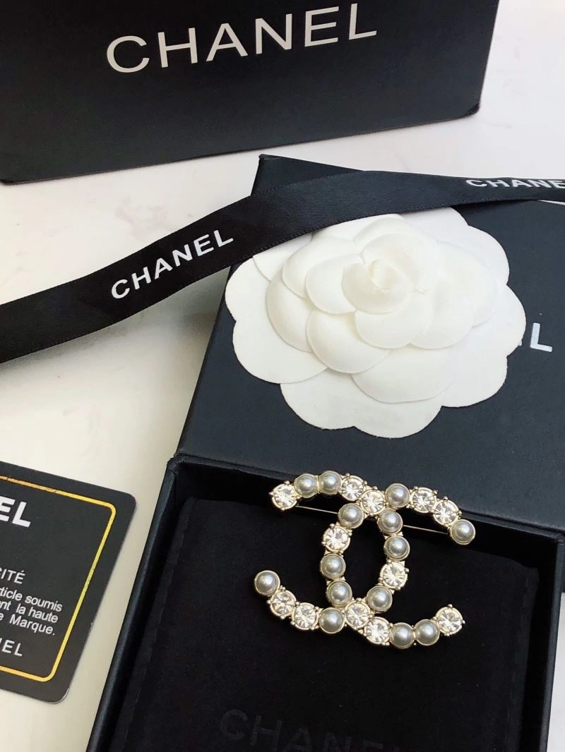 SmoothTexture Chanel Brooches 226335