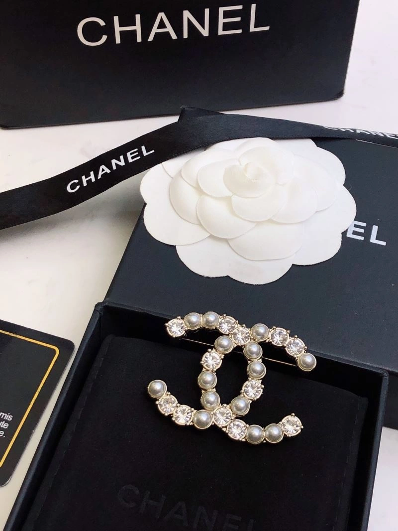 SmoothTexture Chanel Brooches 226335