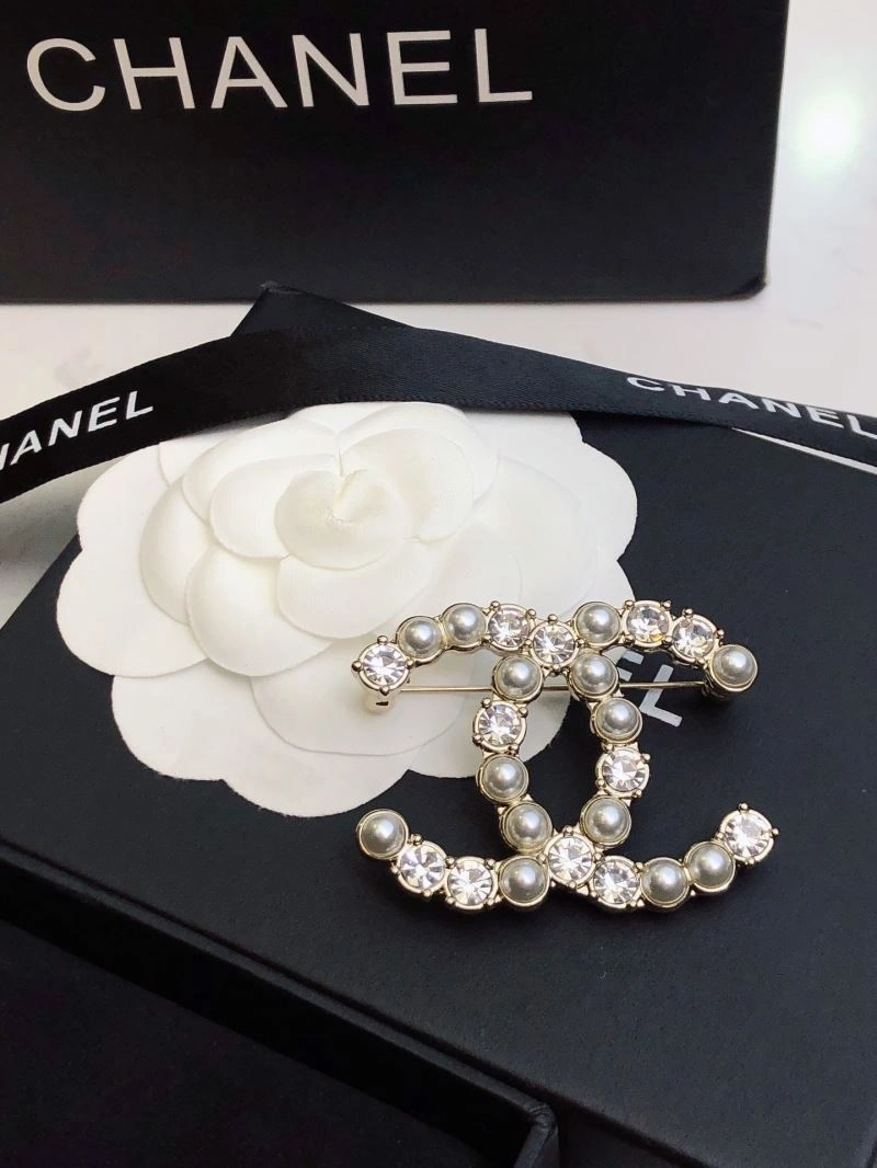 SmoothTexture Chanel Brooches 226335