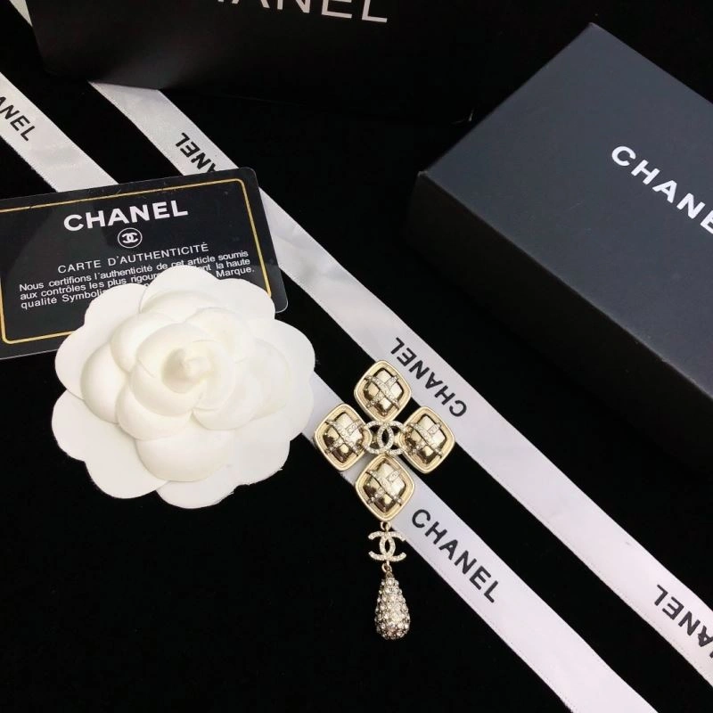 Breathable Chanel Brooches 226385