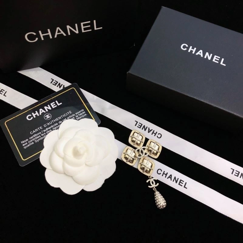 Breathable Chanel Brooches 226385