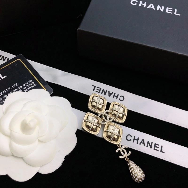 Breathable Chanel Brooches 226385